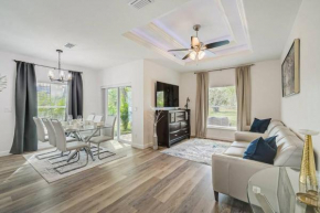 SW Florida Luxury Modern Retreat, King Bed Suite , Close to Beaches / Golfing / Fishing / Air Ports , 2023 Built